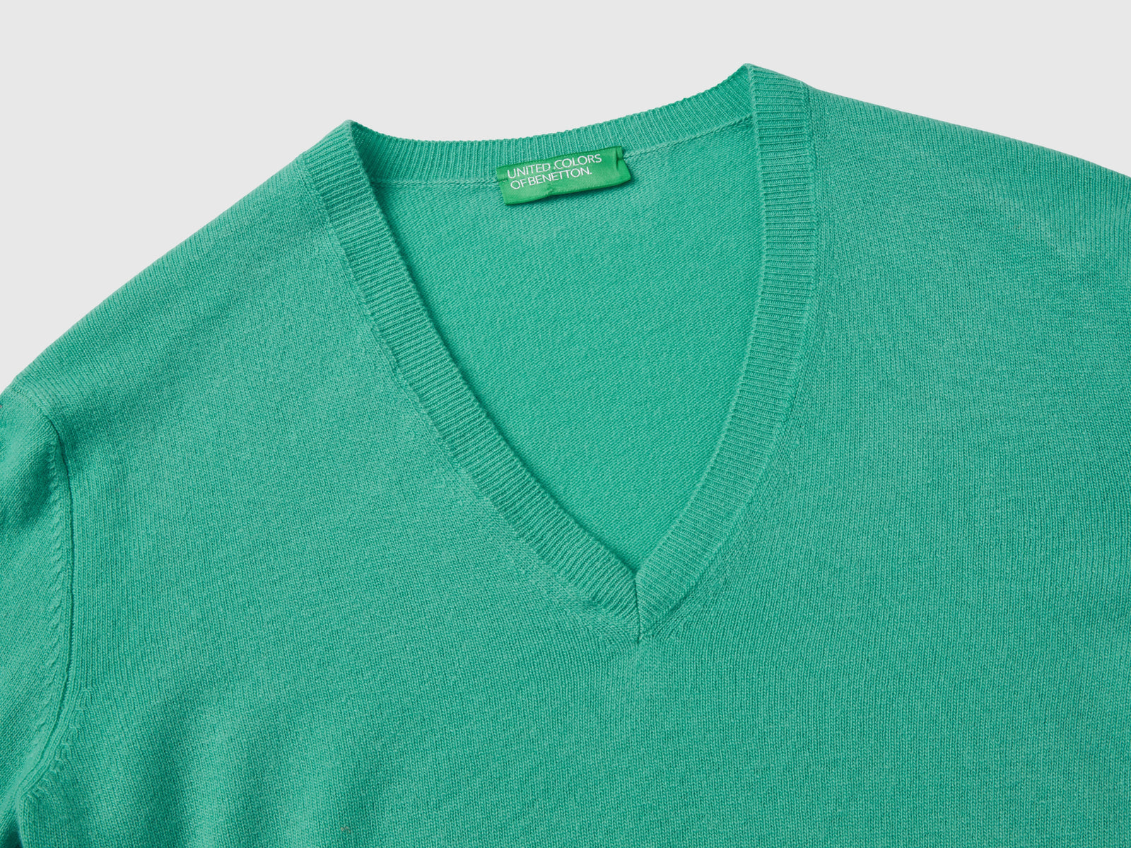 Maglia con scollo a V chiaro in pura lana Merino da donna verde 3 | Benetton Outlet