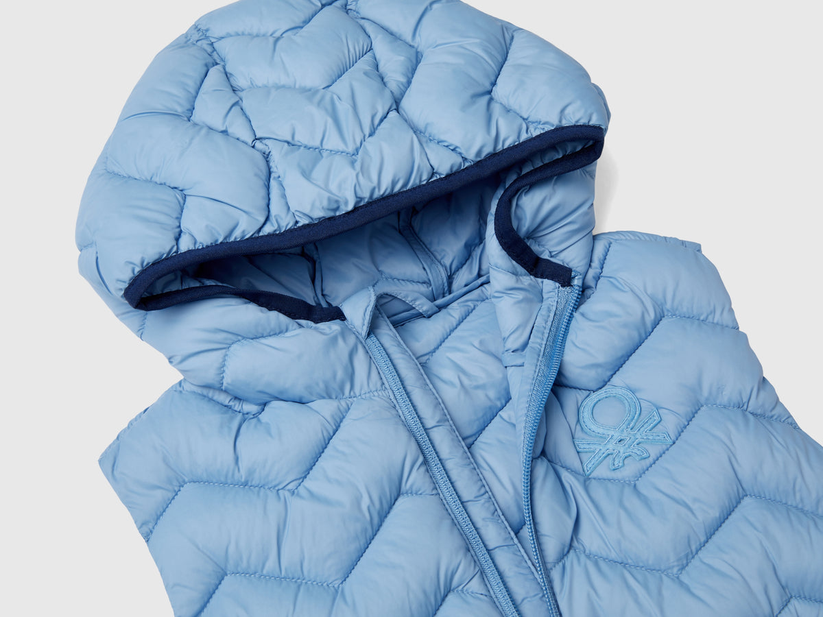 Gilet imbottito con cappuccio