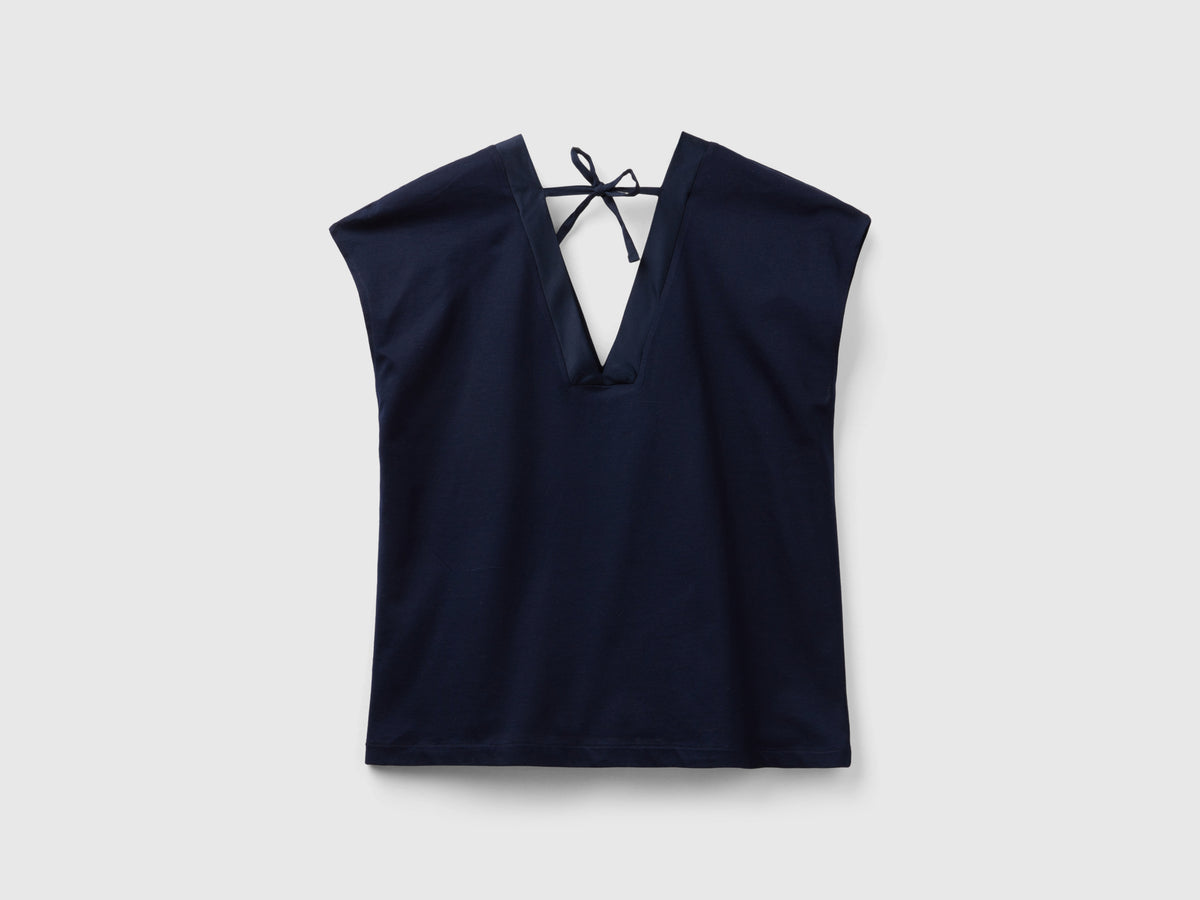 T-shirt scollo a V davanti e dietro