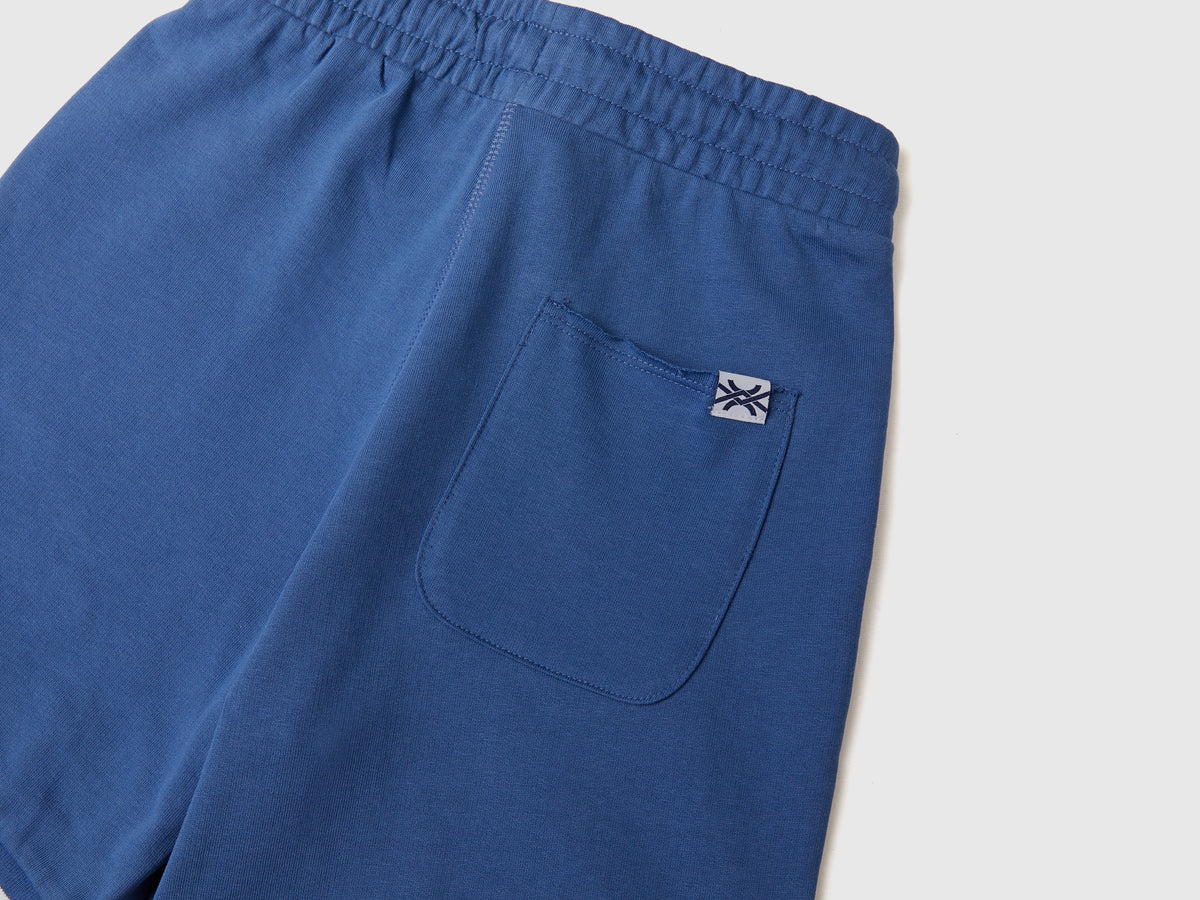 Shorts in morbida felpa di puro cotone con fondo a costine rigate