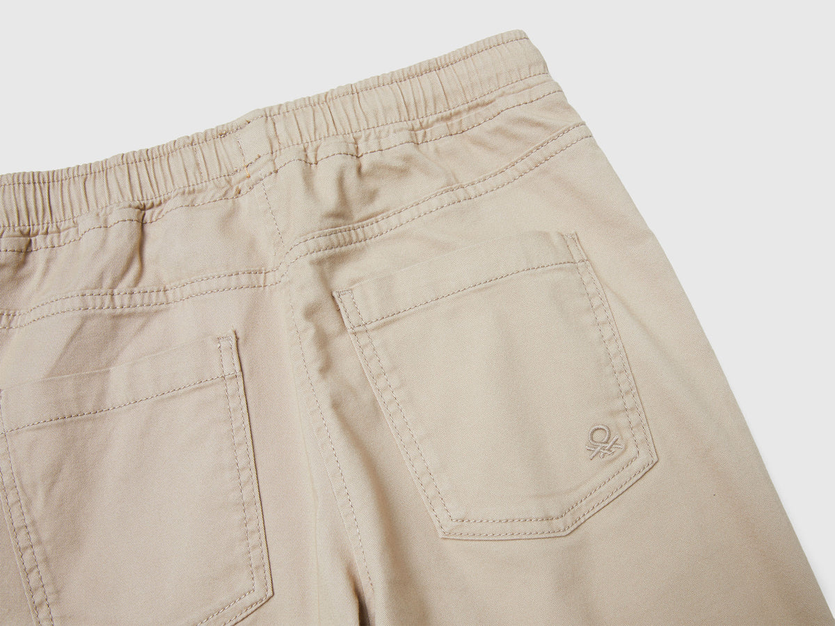 Joggers in cotone stretch con coulisse