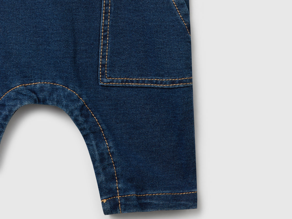 Salopette di jeans con tasche
