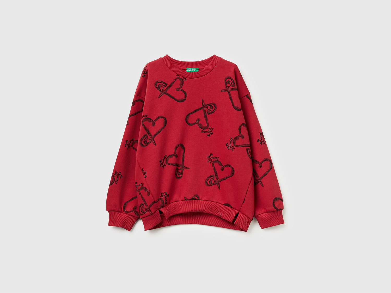 Felpa bordeaux con stampa cuori da bambina rosso | Benetton Outlet