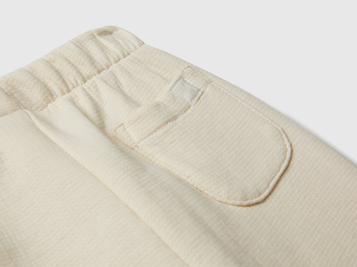 Pantaloni in cotone con patch