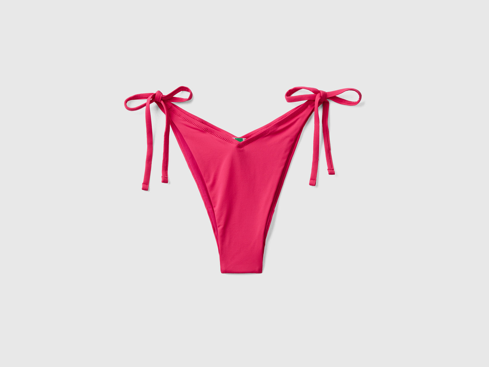 Slip mare elasticizzati con taglio a V e laccetti da annodare sui fianchi da donna fucsia | Benetton Outlet