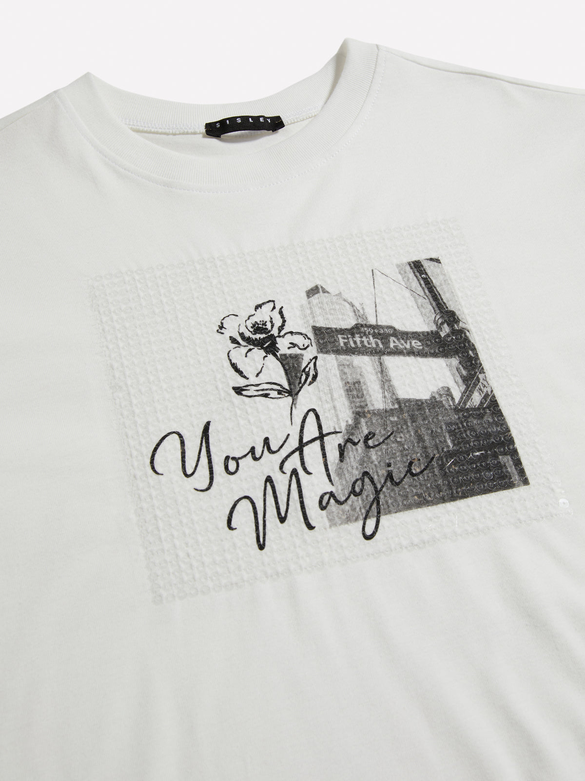 T-shirt con stampa e paillettes