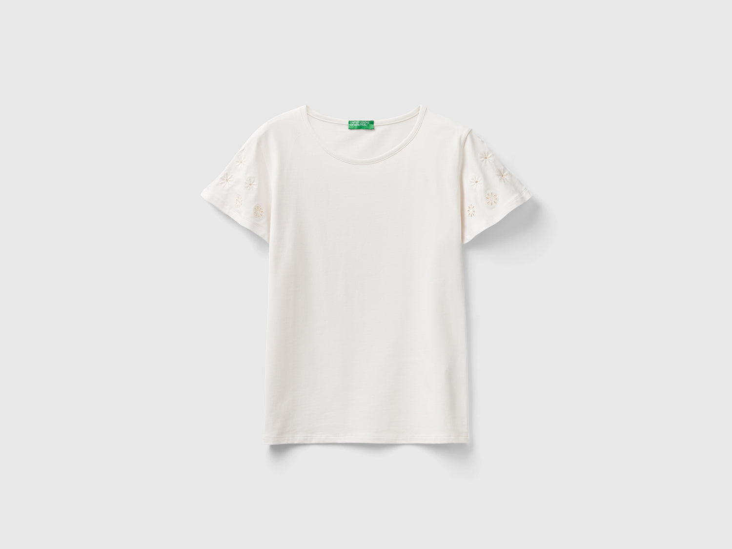 T-shirt con ricamo fiori da donna bianco panna | Benetton Outlet
