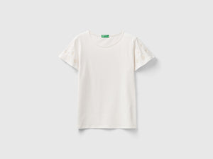 T-shirt con ricamo fiori