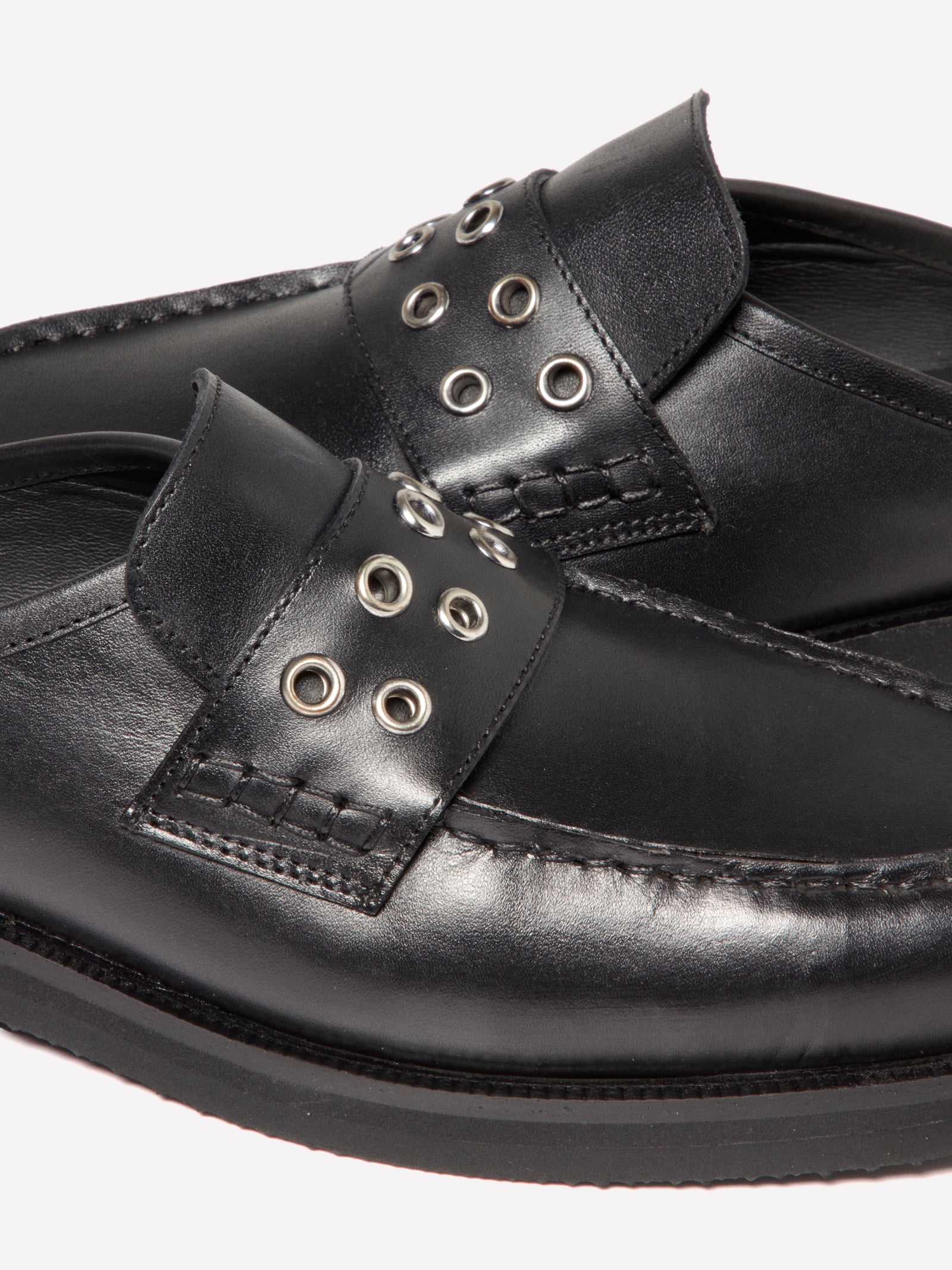 Sabot in pelle con occhielli da donna nero 3 | Sisley Outlet