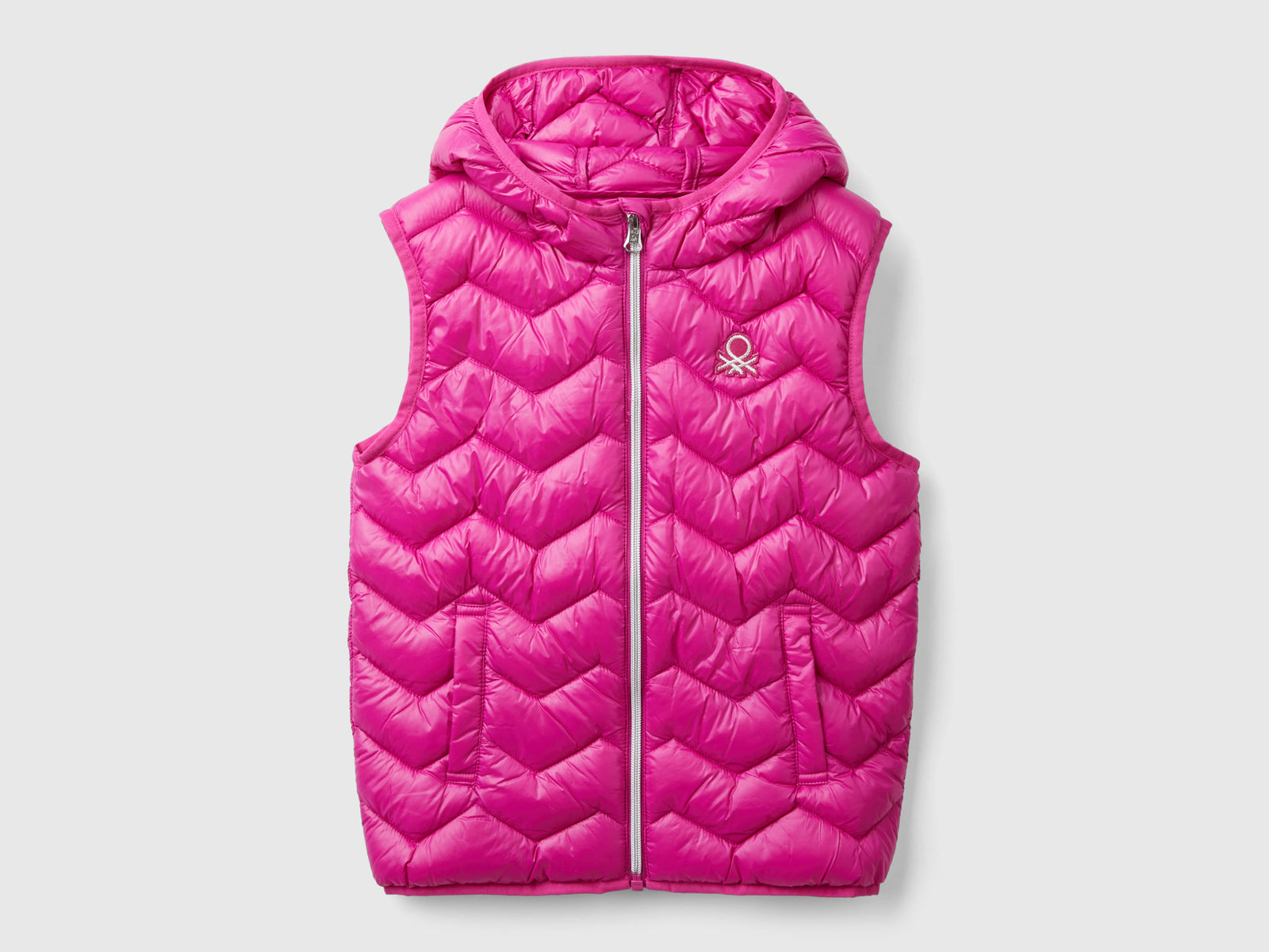 Gilet imbottito in ovatta 3D con cappuccio da bambina fucsia | Benetton Outlet