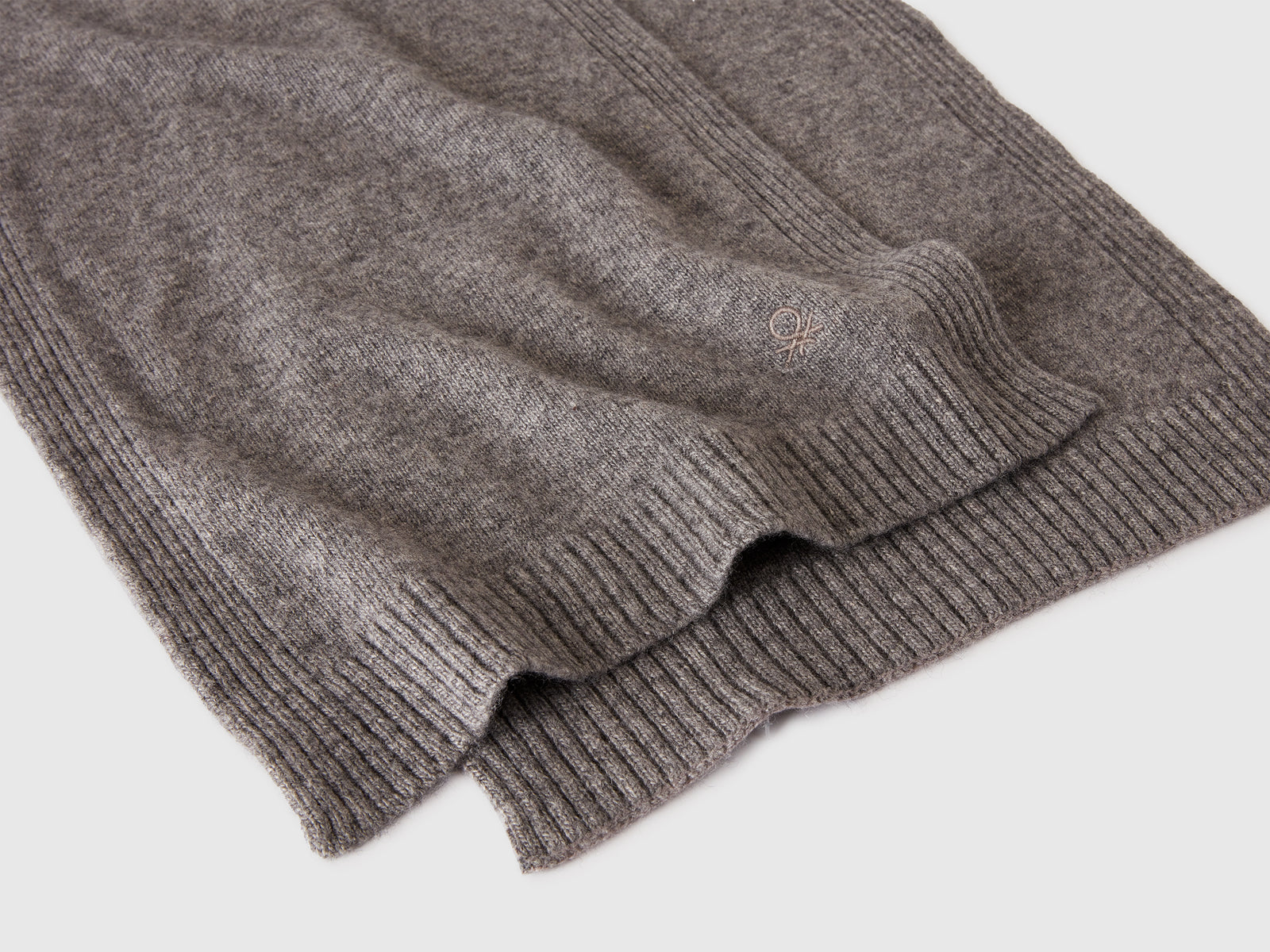 Sciarpa in misto cashmere da donna grigio scuro 2 | Benetton Outlet