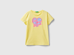 Maglietta con dettagli fluo