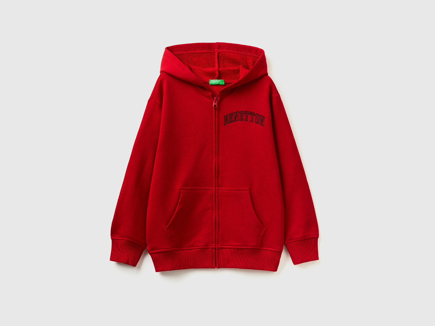 Felpa con zip e ricamo logo da bambino rosso | Benetton Outlet