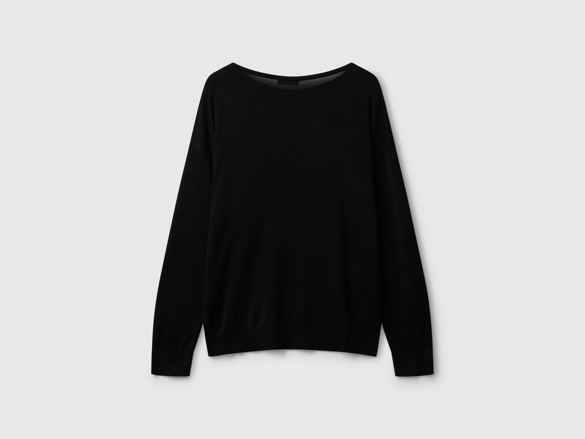 Maglia fluida con scollo a barchetta