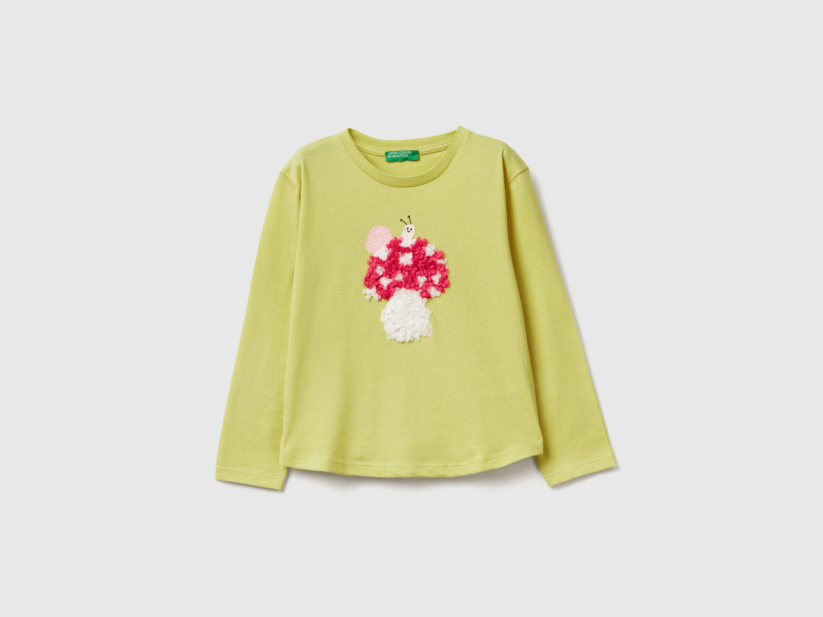 T-shirt con applicazione effetto petali