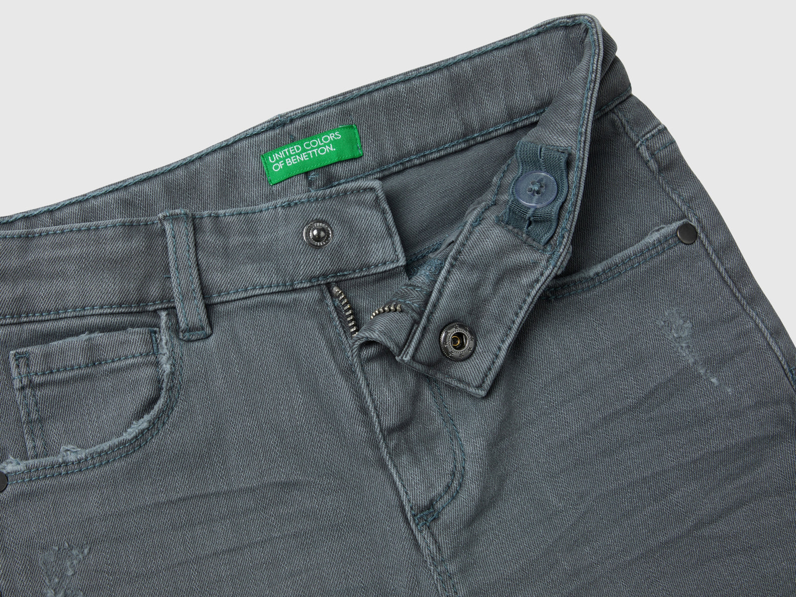 Jeans con piccole rotture da bimbo grigio scuro 3 | Benetton Outlet