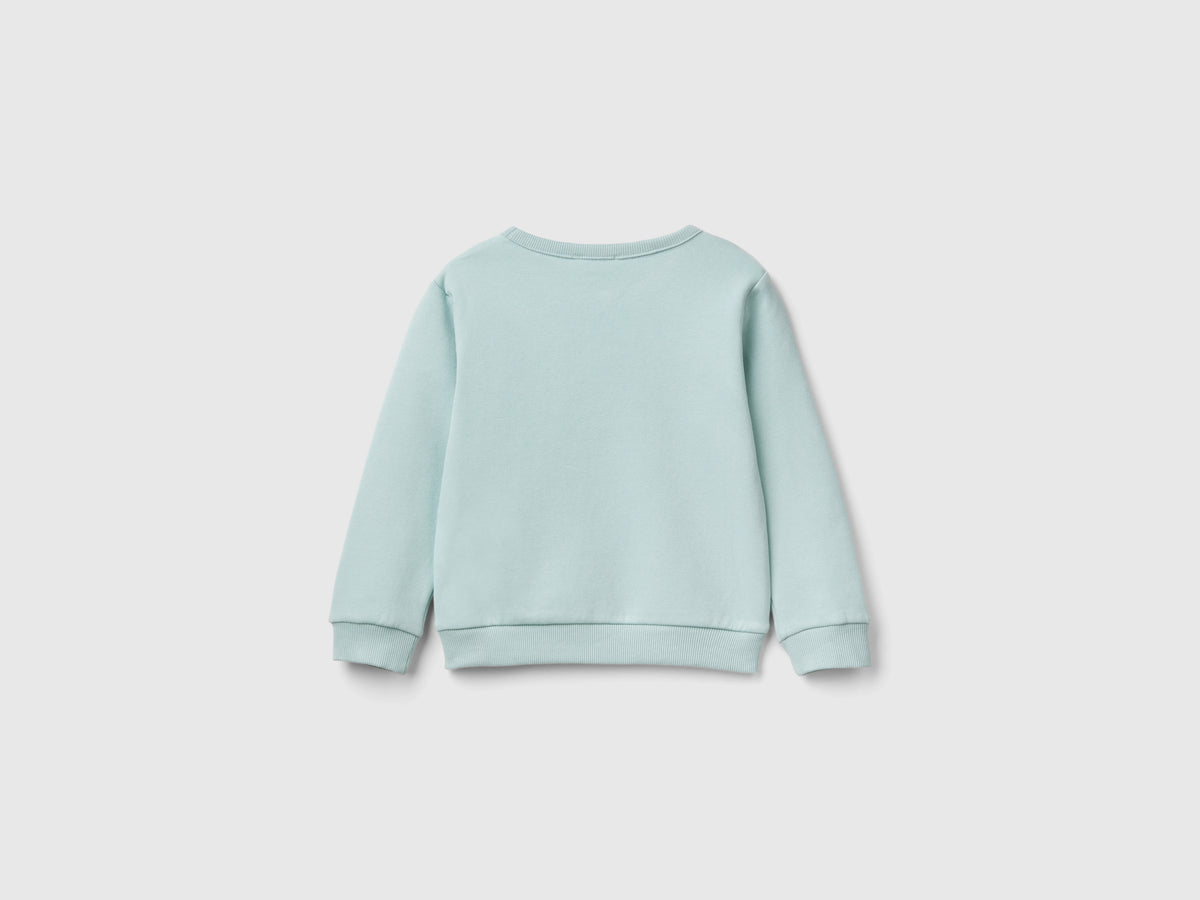 Closed sweatshirt with glitter print