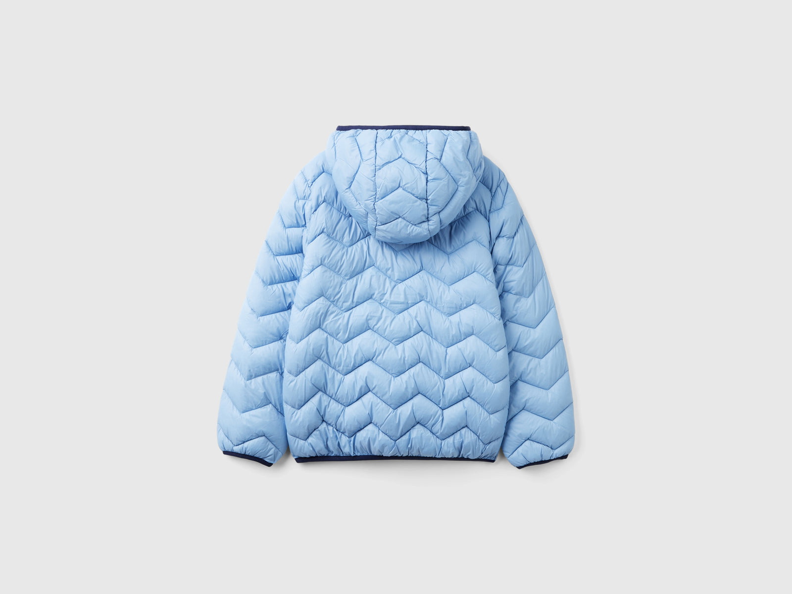 Giubbotto imbottito con cappuccio da bambino azzurro 2 | Benetton Outlet