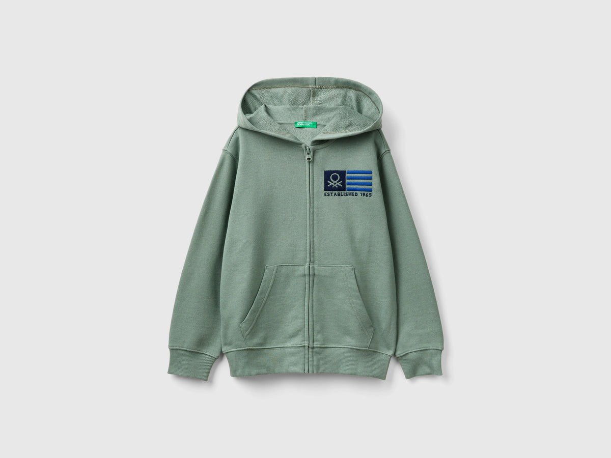 Felpa con zip e ricamo logo