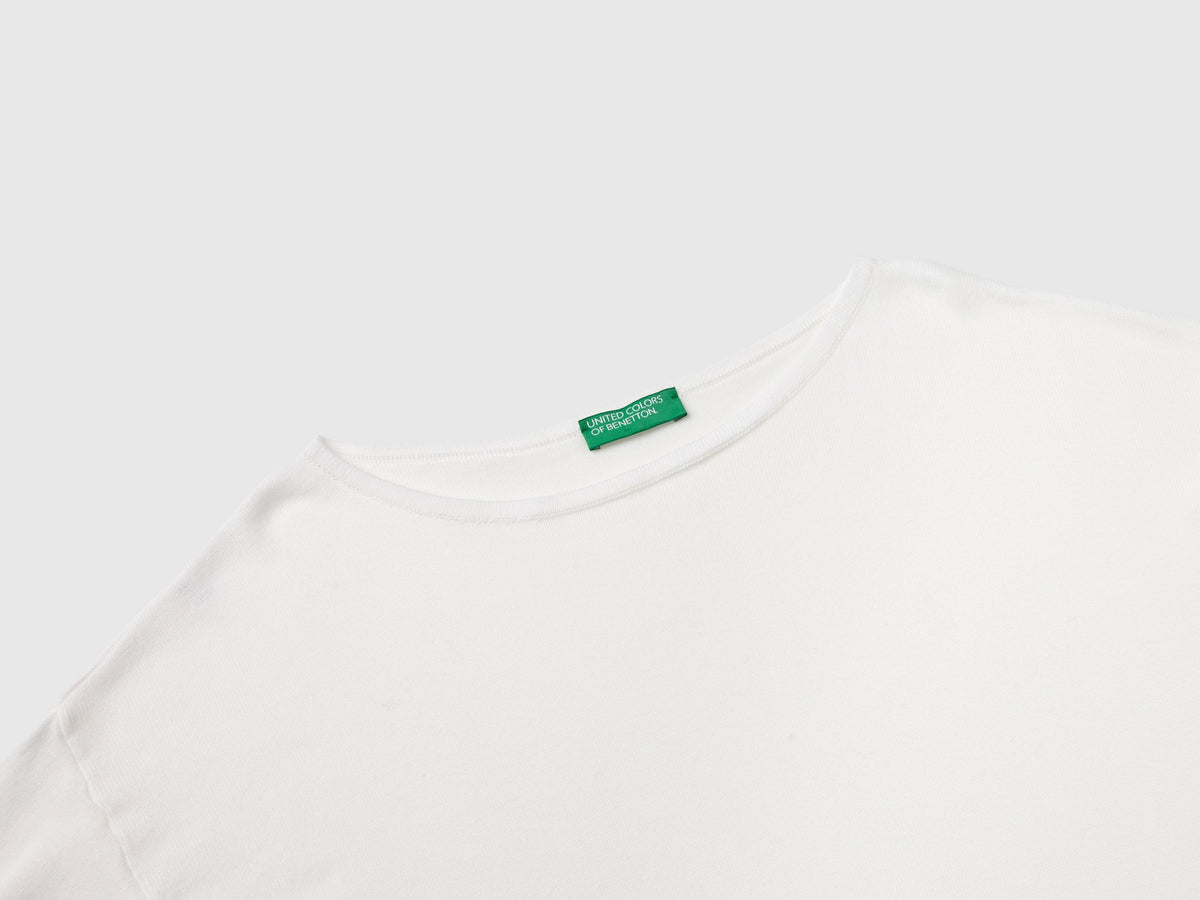 Maglia con scollo a barchetta