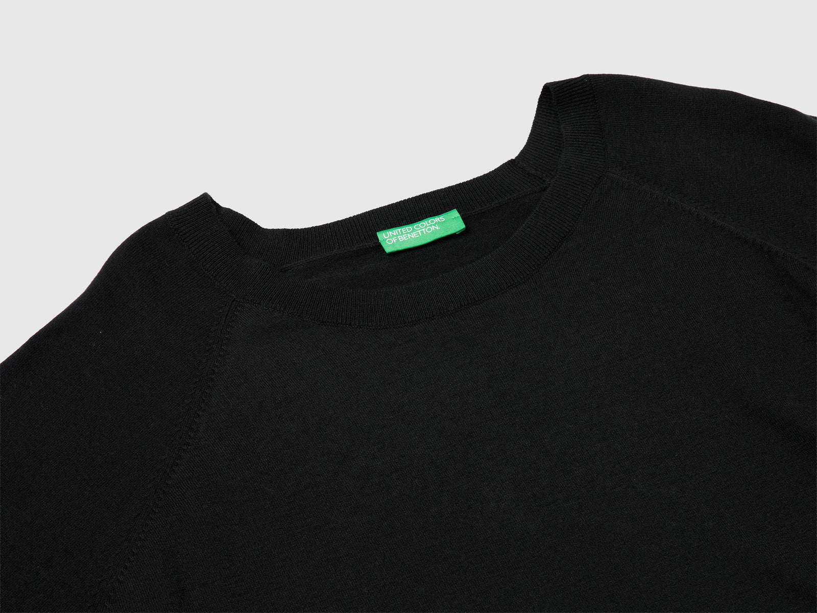 Maglioncino svasato in misto lana da donna nero 3 | Benetton Outlet