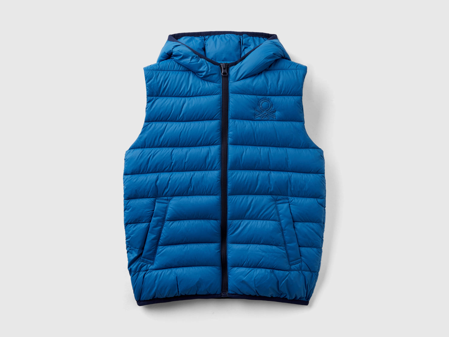 Gilet imbottito con cappuccio da bambino blu | Benetton Outlet