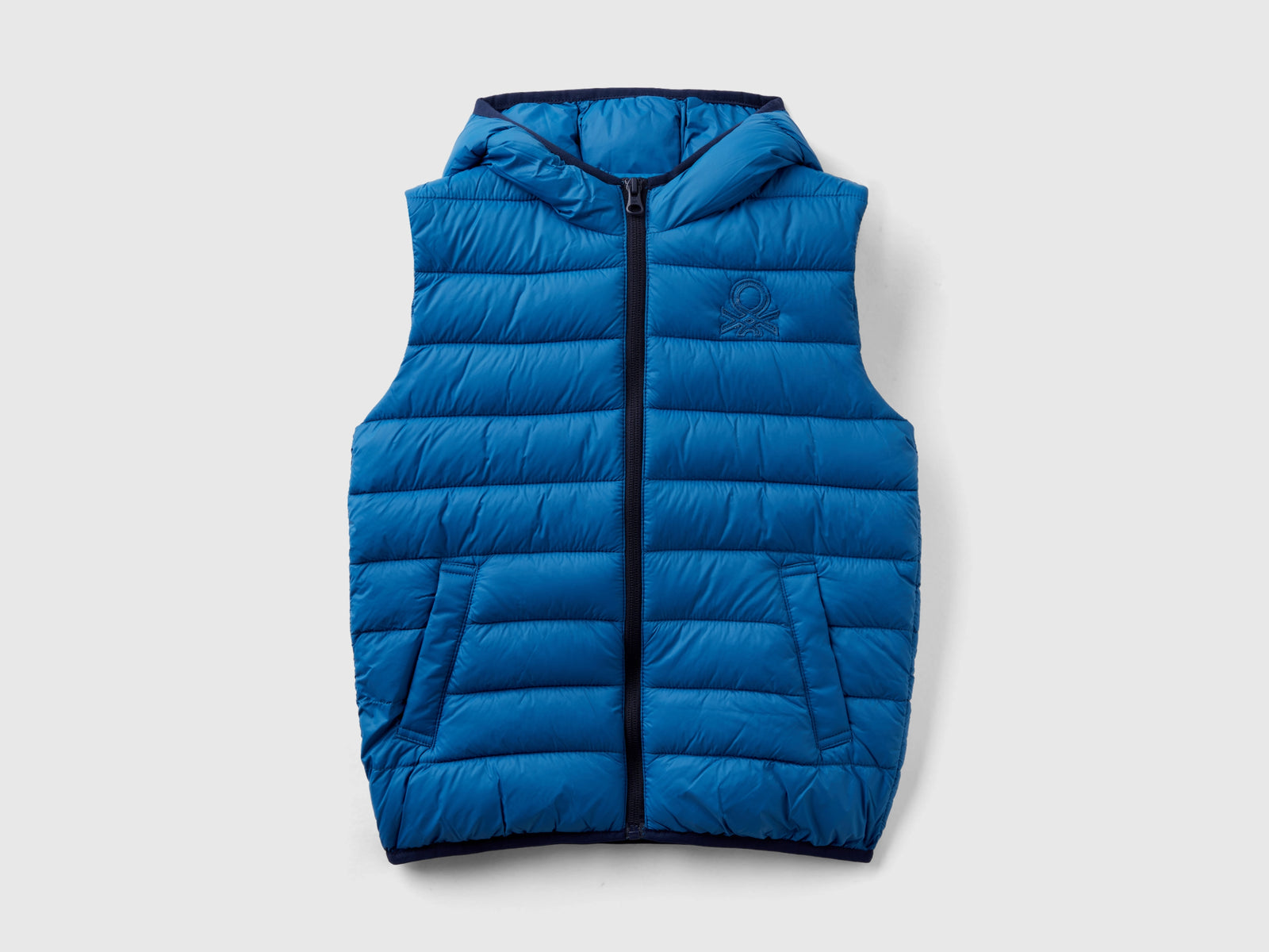 Gilet imbottito con cappuccio da bambino blu | Benetton Outlet