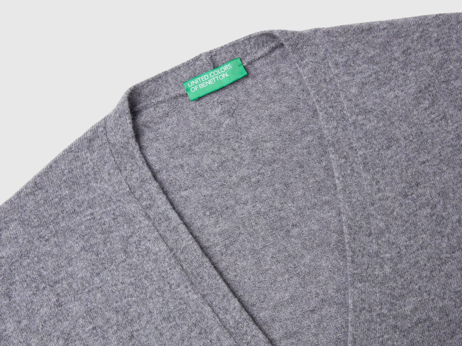 Cardigan scollo a V in pura lana Merino da uomo grigio scuro 3 | Benetton Outlet
