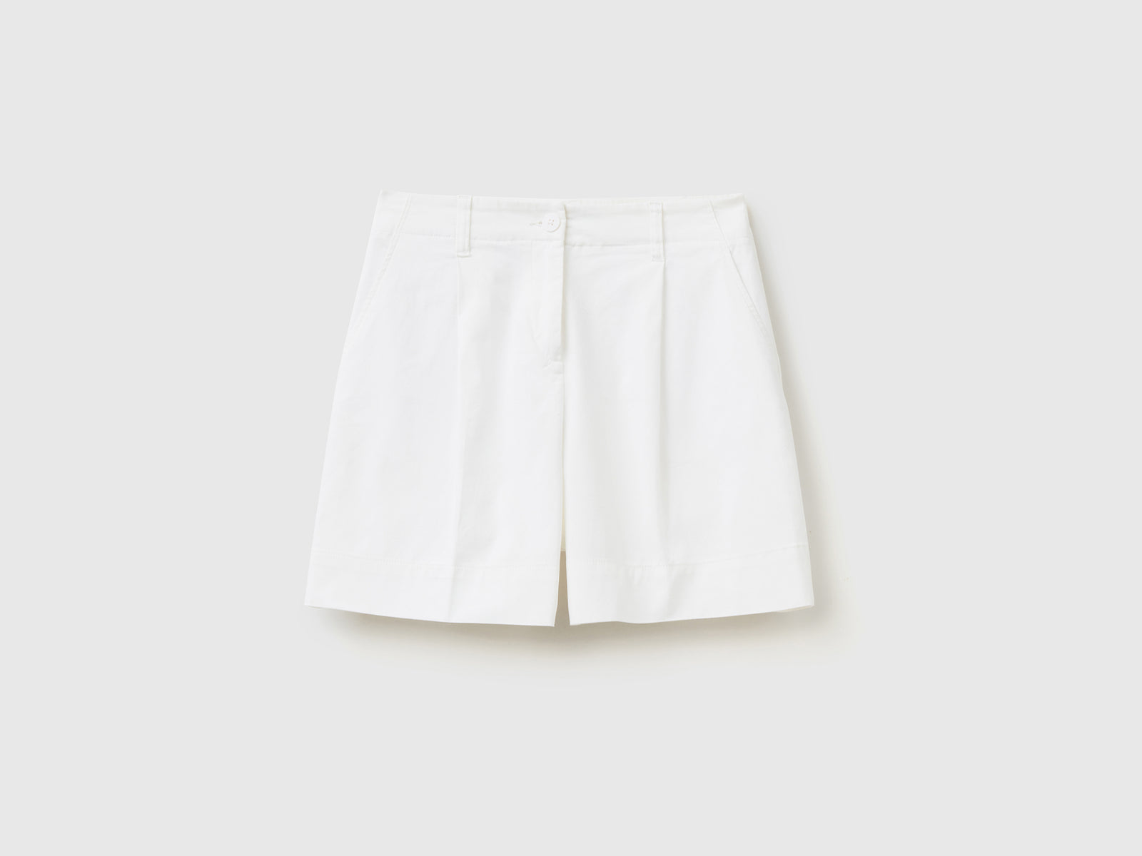 Shorts in cotone elasticizzato da donna bianco | Benetton Outlet