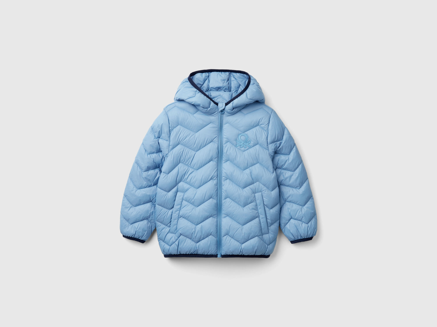 Giubbotto imbottito con cappuccio da bimbo azzurro | Benetton Outlet