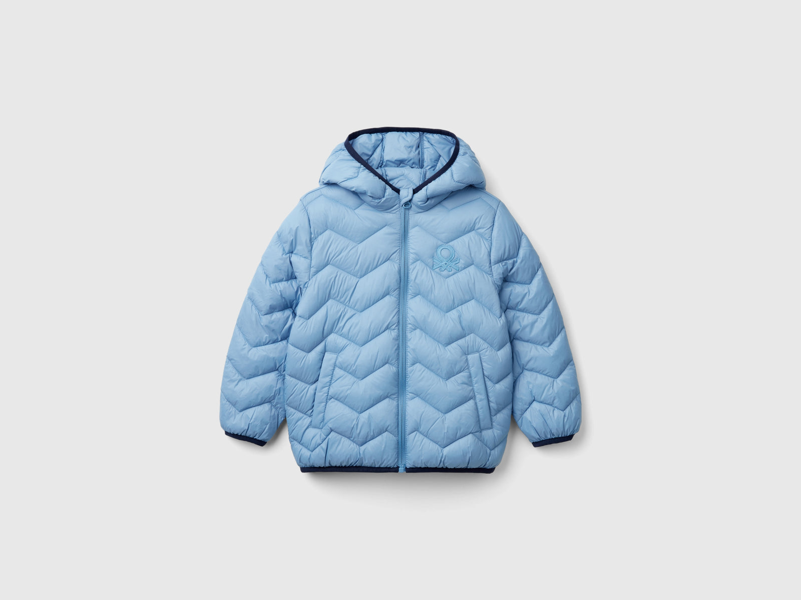 Giubbotto imbottito con cappuccio da bimbo azzurro | Benetton Outlet