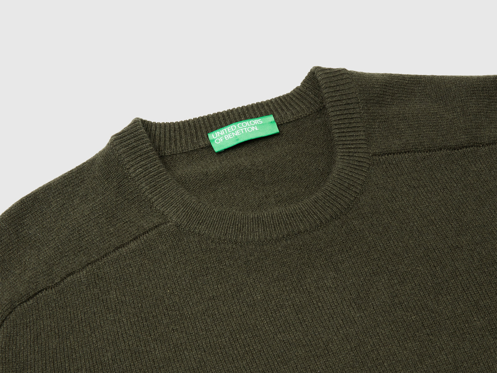 Maglia girocollo in pura lana Merino da uomo verde scuro 3 | Benetton Outlet