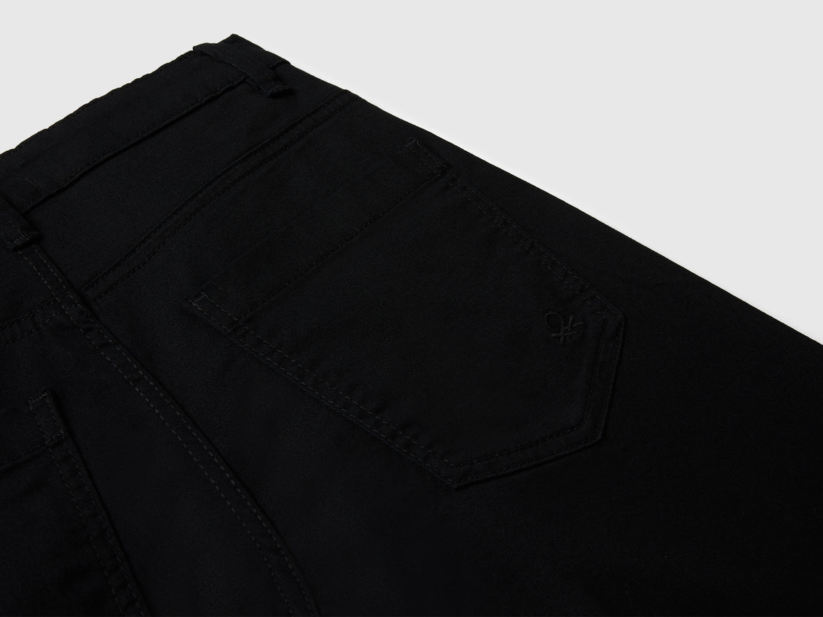 Pantaloni in cotone stretch