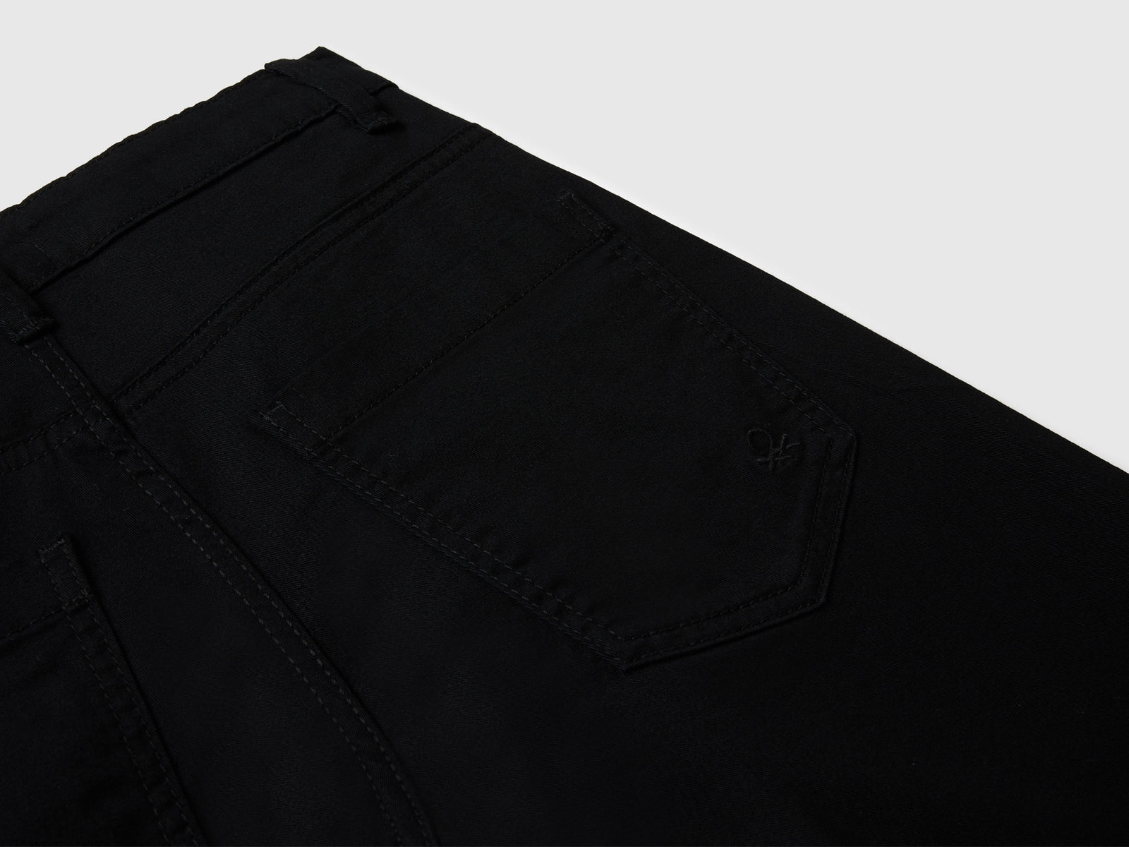 Pantaloni in cotone stretch da bambino nero 3 | Benetton Outlet