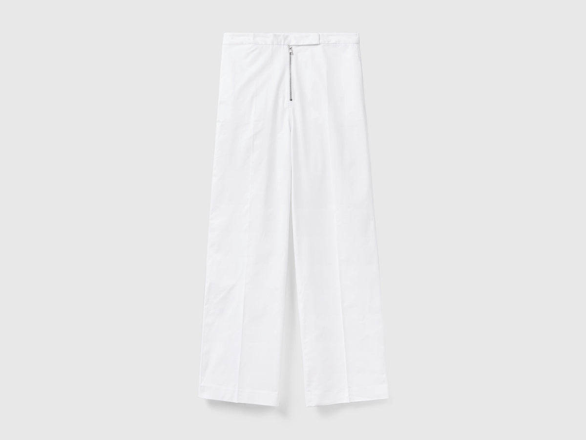 Pantaloni lunghi dal taglio maschile in cotone leggero elasticizzato