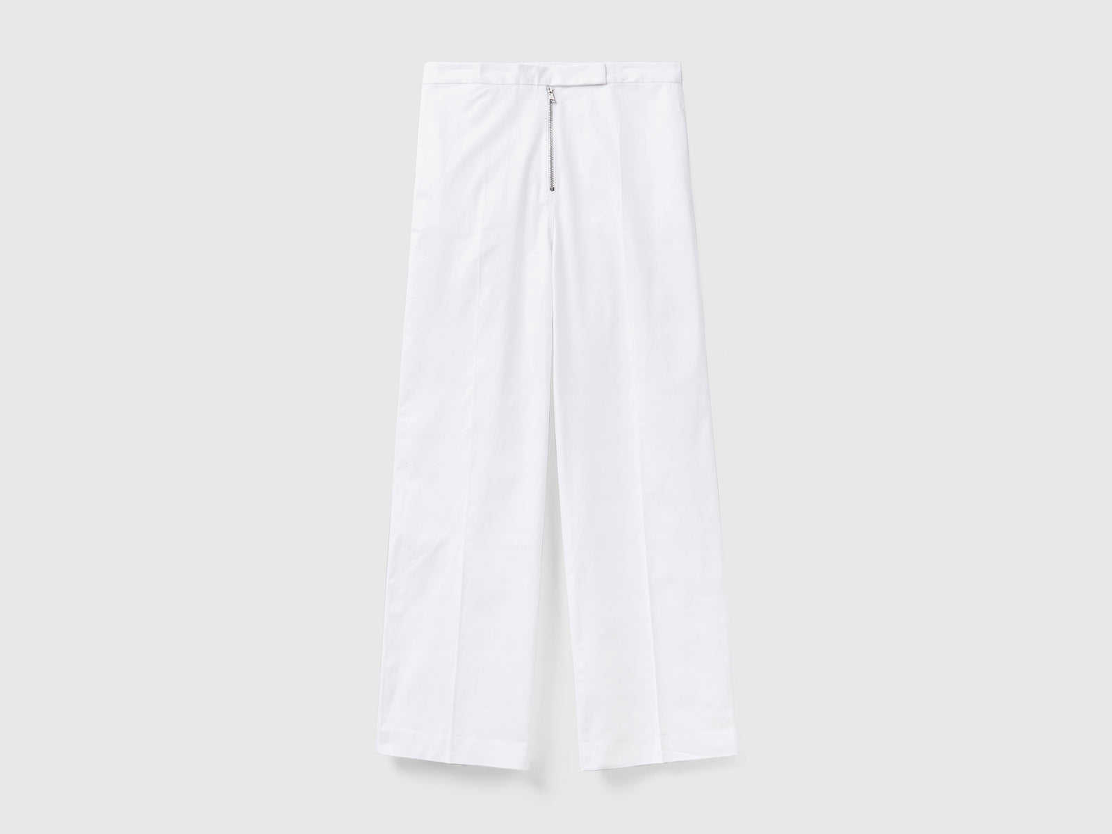 Pantaloni lunghi dal taglio maschile in cotone leggero elasticizzato da donna bianco | Benetton Outlet