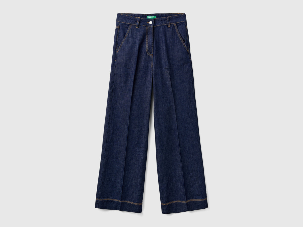 Pantaloni jeans con gamba ampia