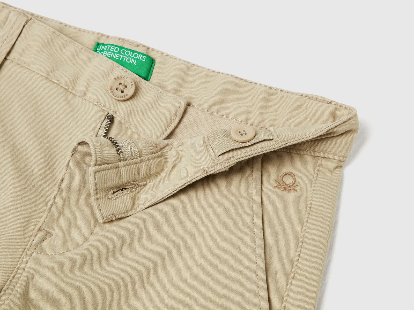 Chino slim fit in cotone stretch da bambino beige 3 | Benetton Outlet