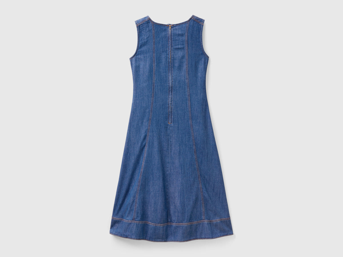 Vestito sciancrato in chambray