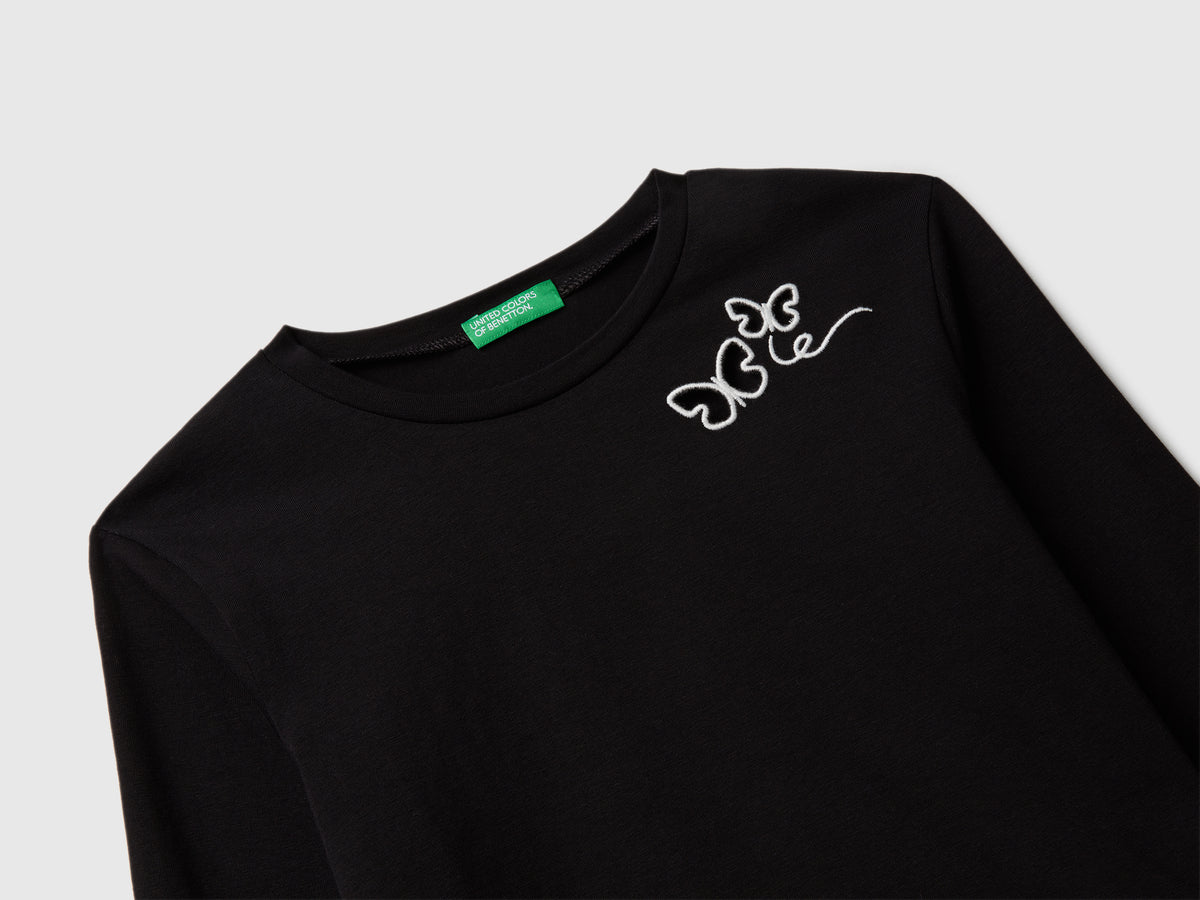 T-shirt con farfalle cut out