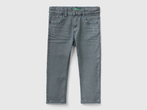 Jeans con piccole rotture