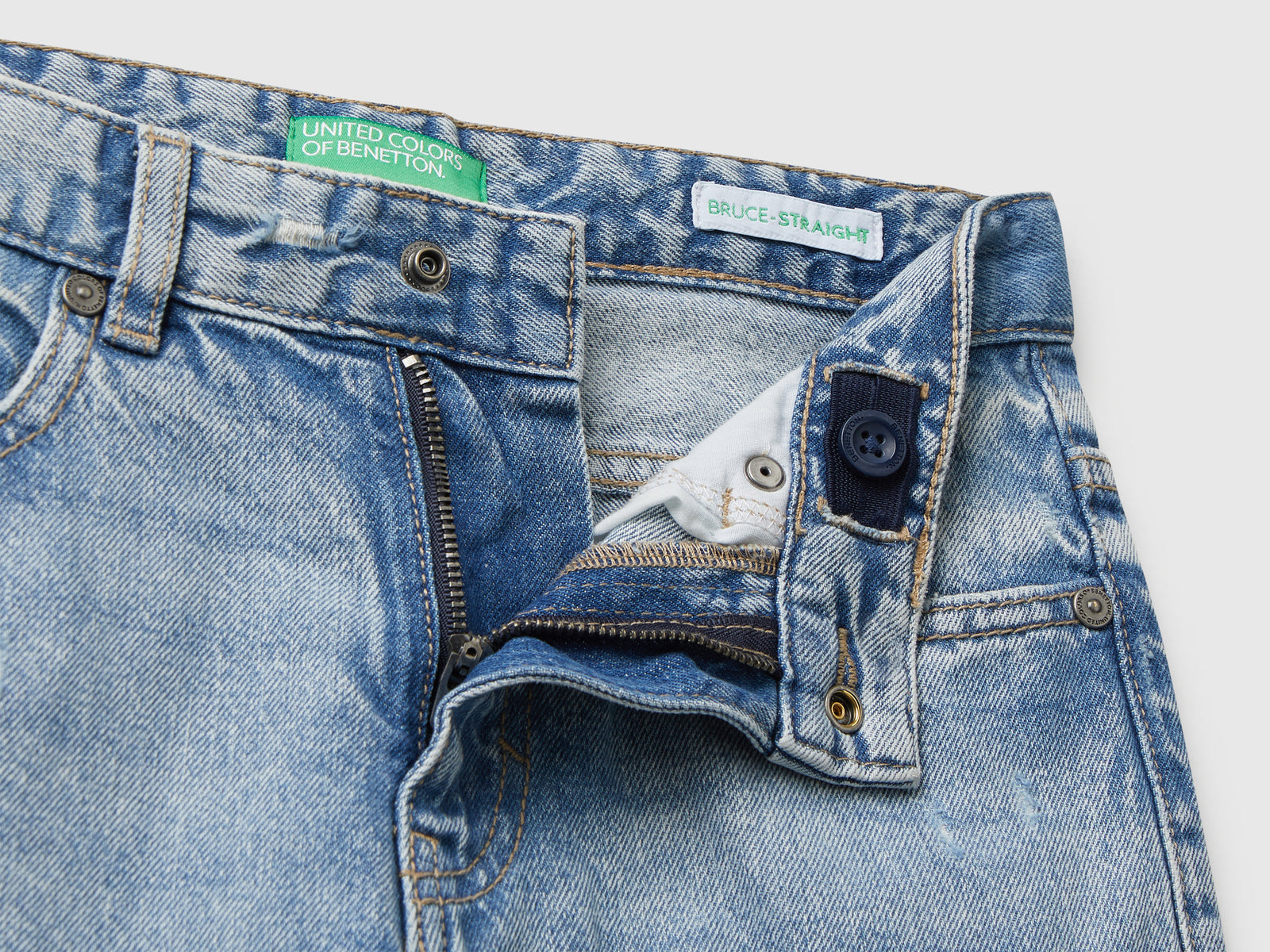 Jeans straight con risvolto da bambino azzurro 3 | Benetton Outlet