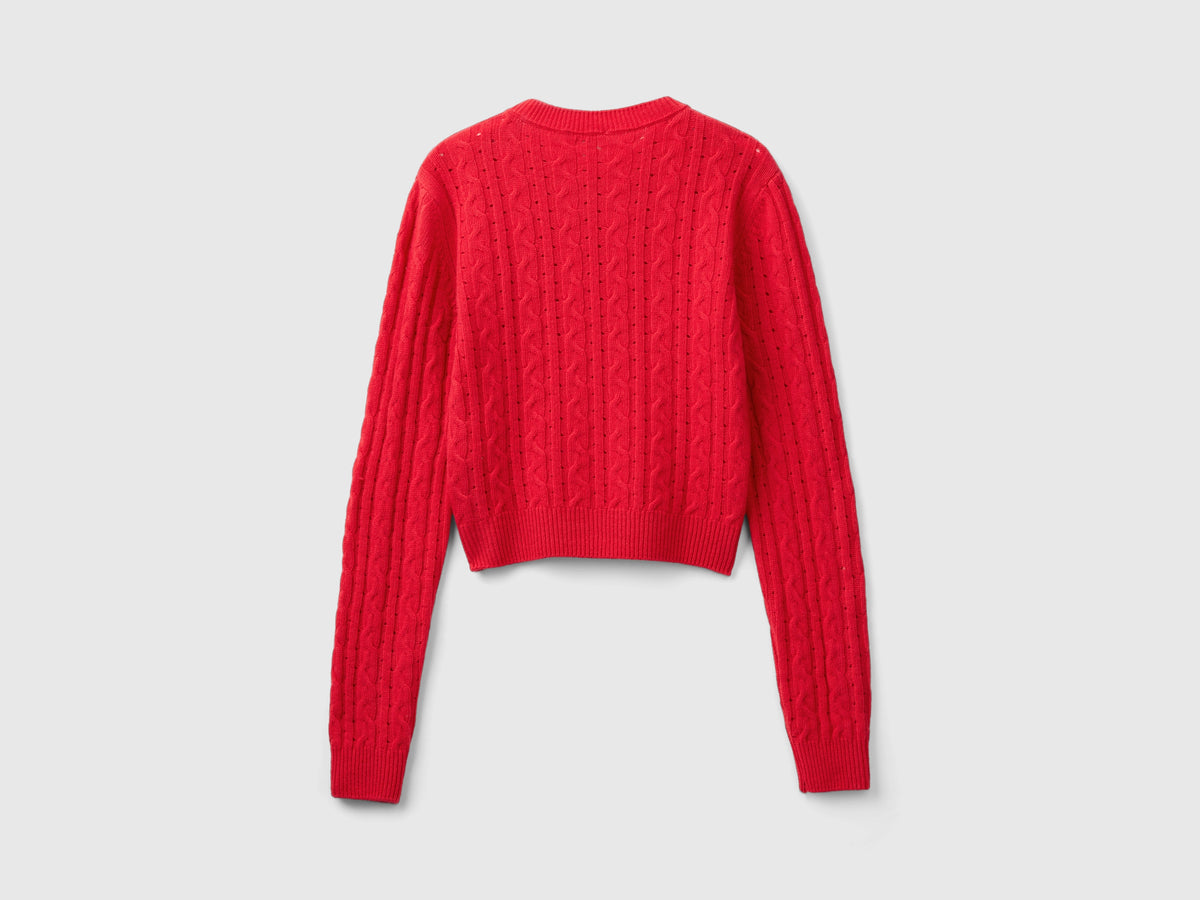 Maglia cropped con trecce e trafori