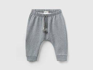 Pantaloni in calda felpa con taschino