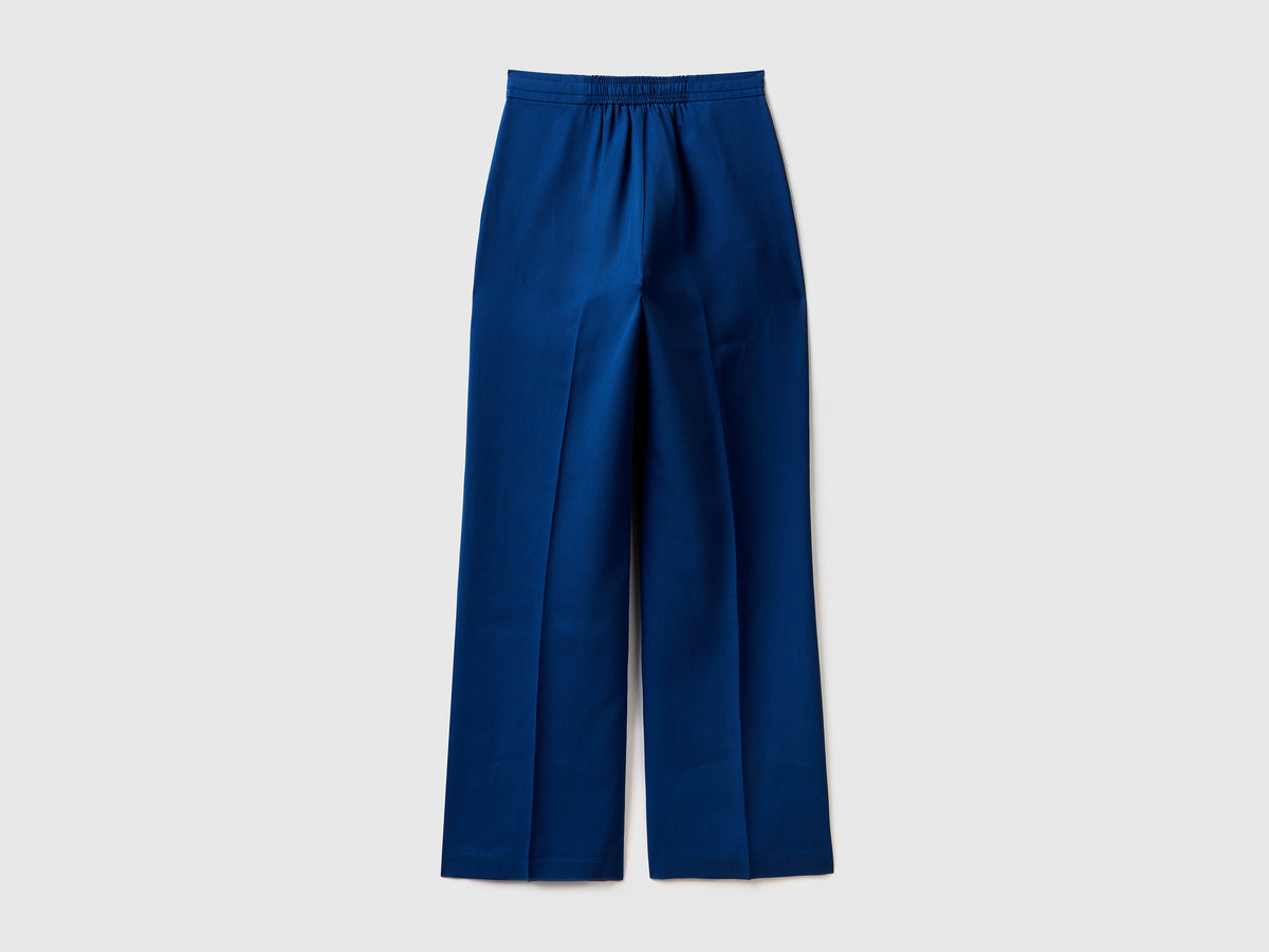 Pantaloni lunghi in lyocell fluido e leggero