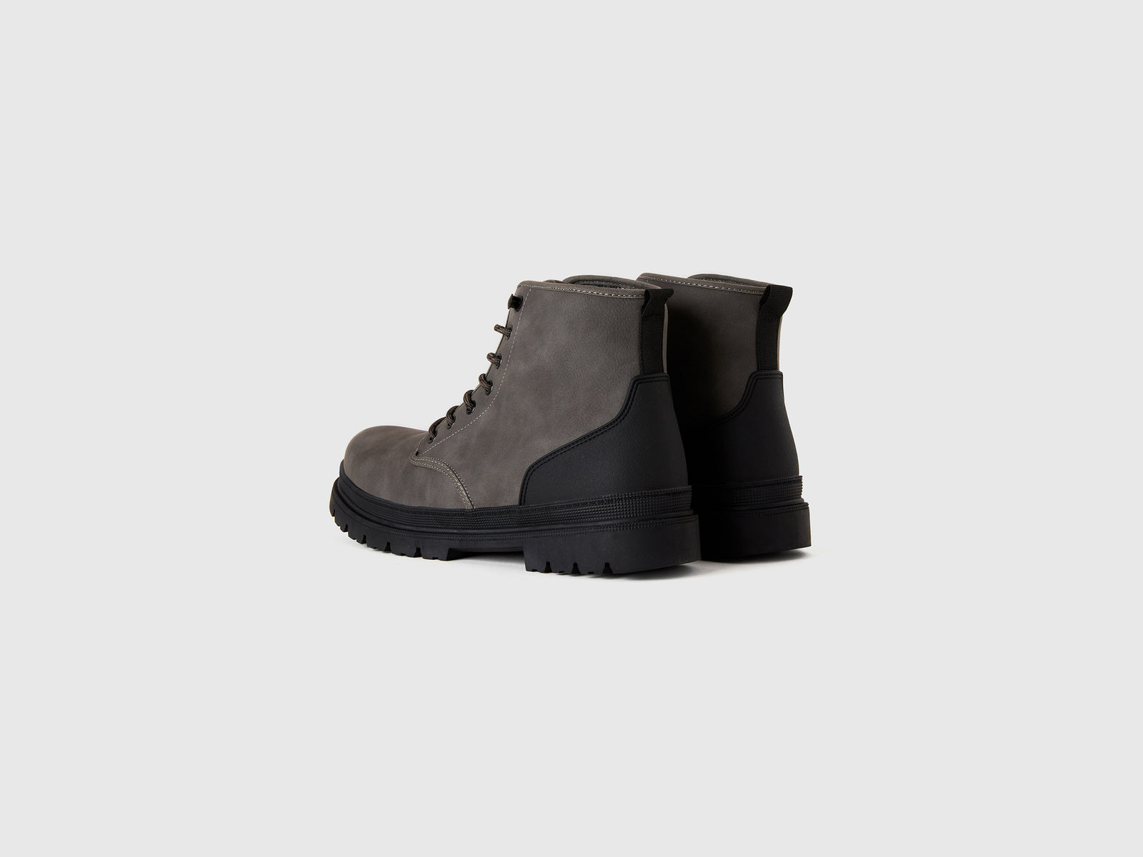 Anfibi bassi stringati da uomo nero 2 | Benetton Outlet
