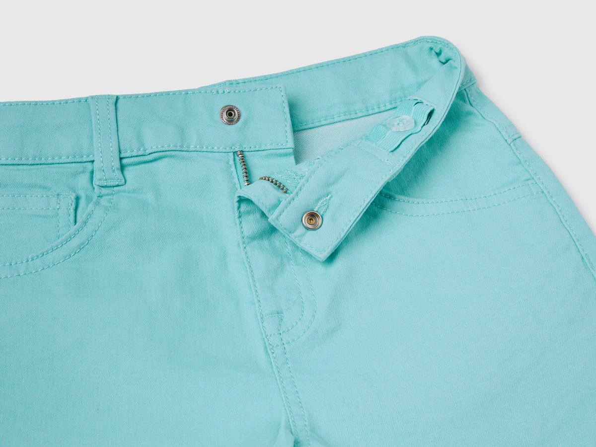 Pantaloni corti cinque tasche in misto cotone elasticizzato