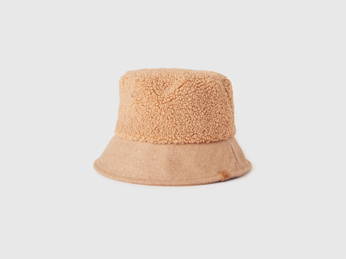 Cappello alla pescatora in pelliccia sintetica