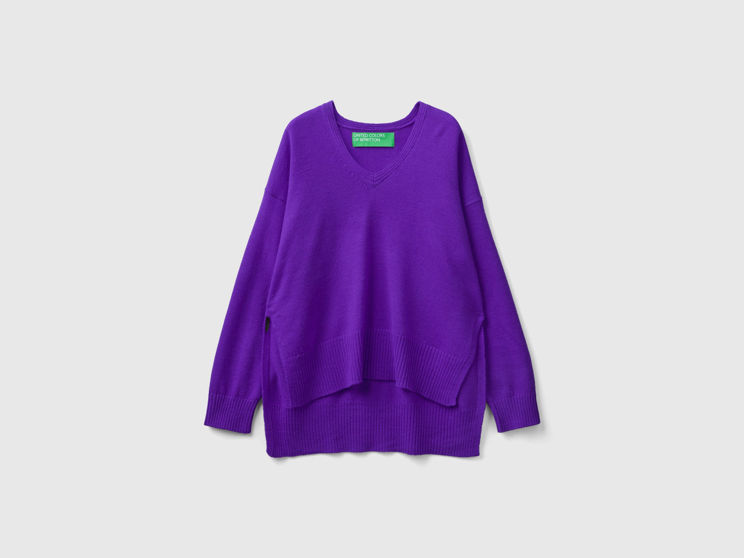 Maglia scollo a V over fit da donna viola | Benetton Outlet