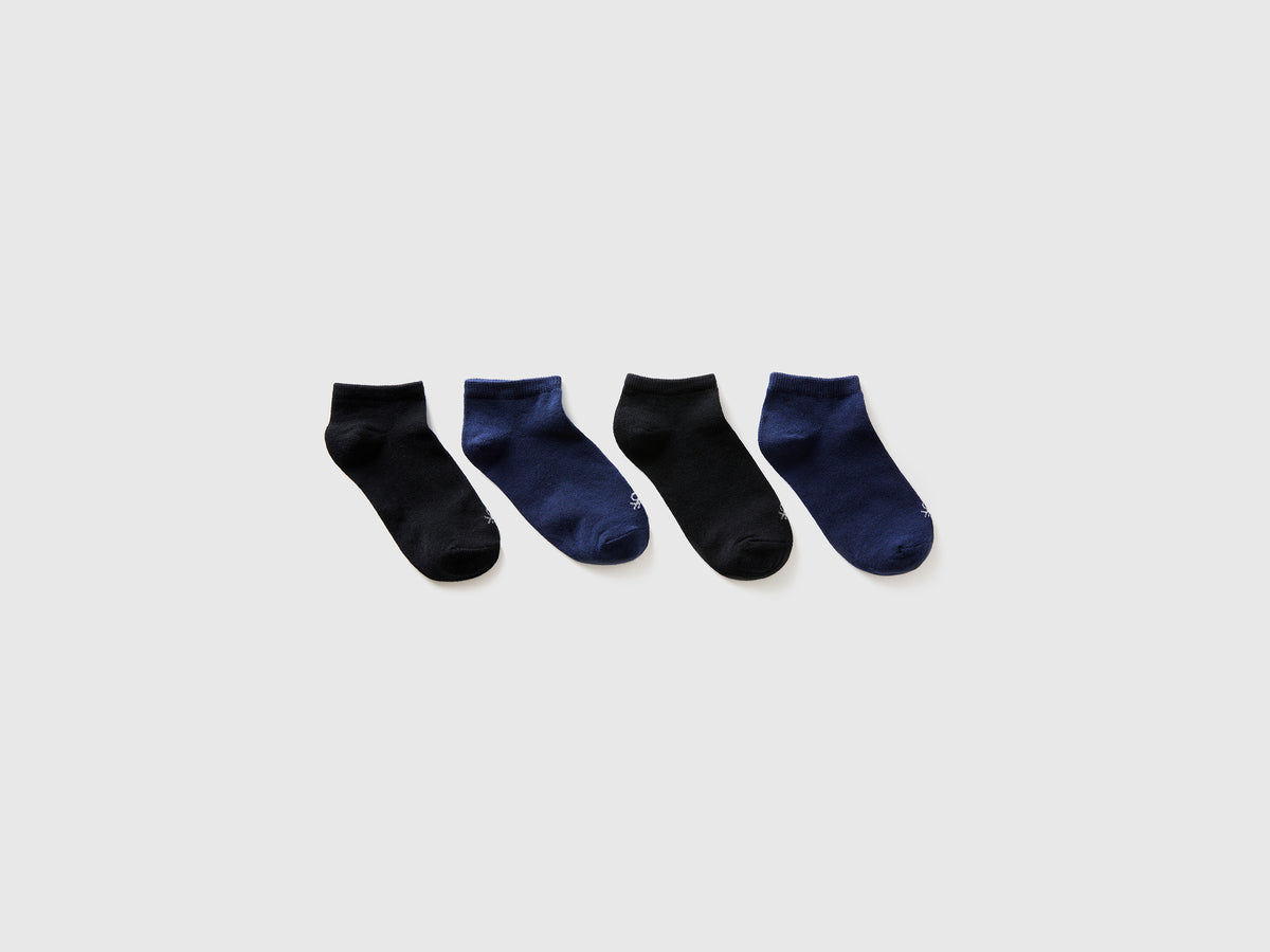 Quattro paia di calzini corti da bambino nero | Benetton Outlet